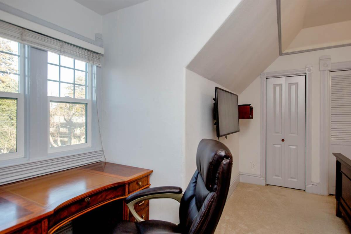Alameda 3Br Unique Victorian Penthouse With Deck And Outdoor Furniture, Ac, 3 Blocks To Beach & Shopping Center & 2 Free Parking Spaces Exterior photo