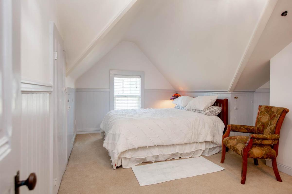Alameda 3Br Unique Victorian Penthouse With Deck And Outdoor Furniture, Ac, 3 Blocks To Beach & Shopping Center & 2 Free Parking Spaces Exterior photo