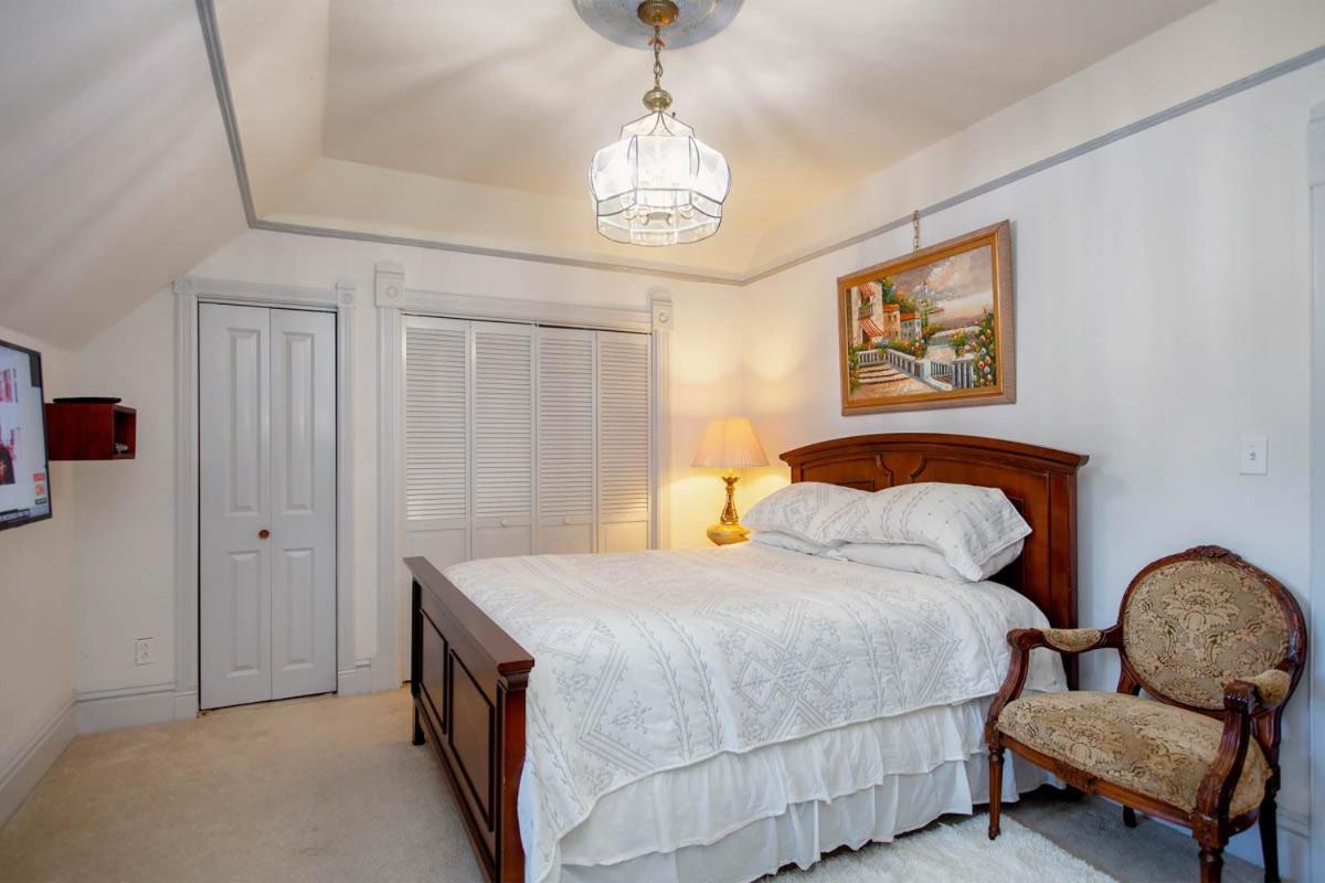 Alameda 3Br Unique Victorian Penthouse With Deck And Outdoor Furniture, Ac, 3 Blocks To Beach & Shopping Center & 2 Free Parking Spaces Exterior photo