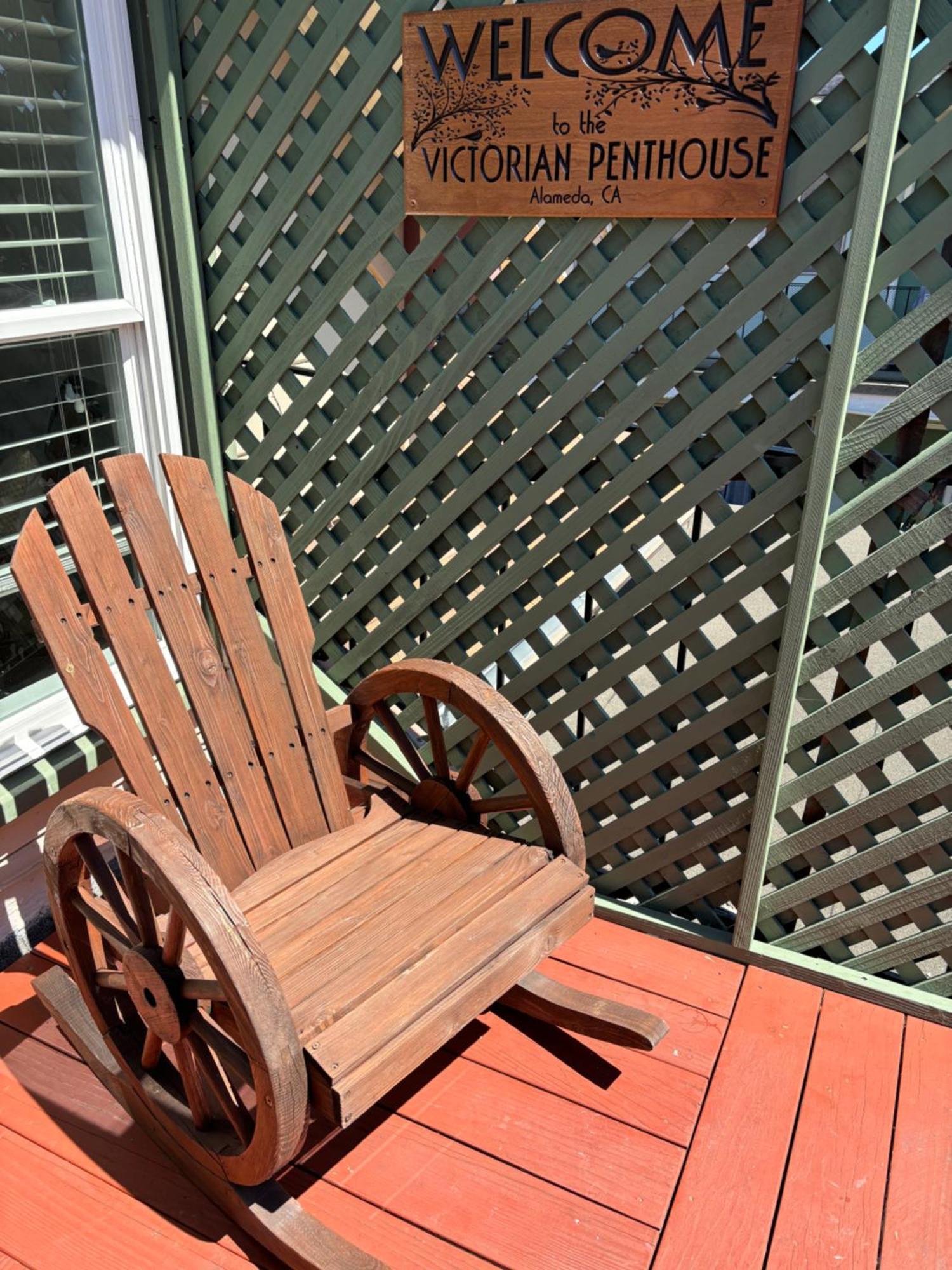 Alameda 3Br Unique Victorian Penthouse With Deck And Outdoor Furniture, Ac, 3 Blocks To Beach & Shopping Center & 2 Free Parking Spaces Exterior photo