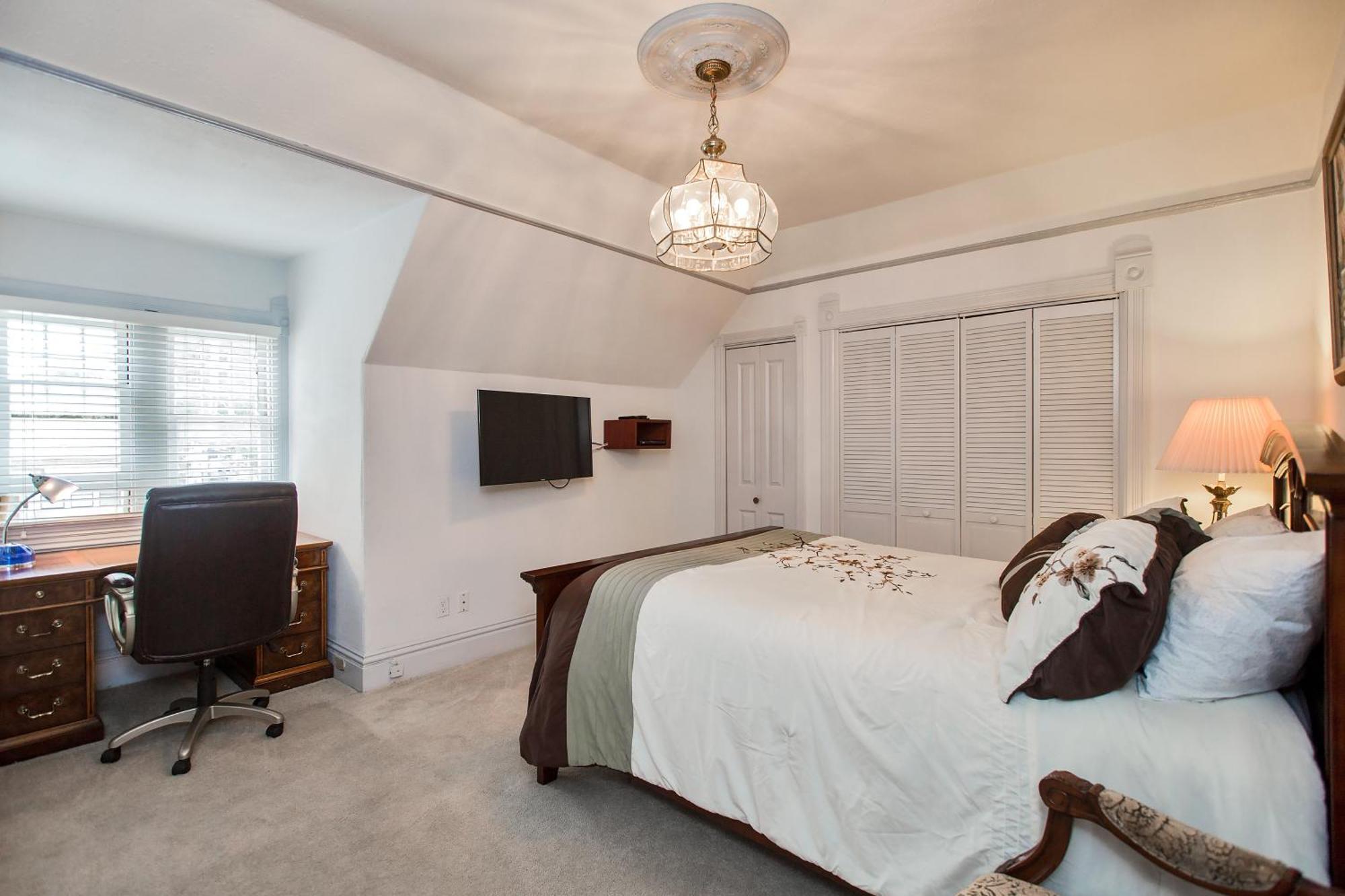 Alameda 3Br Unique Victorian Penthouse With Deck And Outdoor Furniture, Ac, 3 Blocks To Beach & Shopping Center & 2 Free Parking Spaces Exterior photo