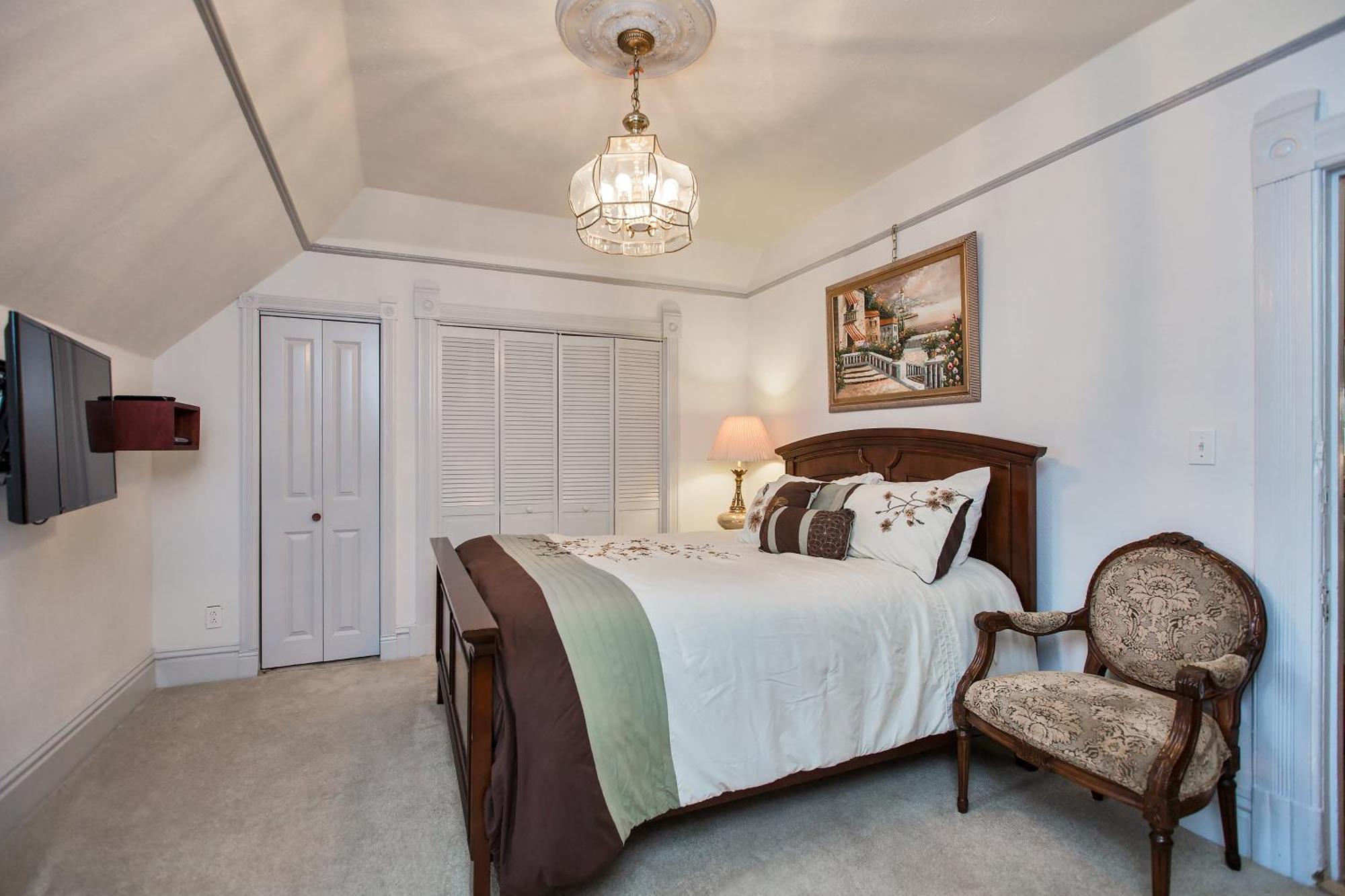 Alameda 3Br Unique Victorian Penthouse With Deck And Outdoor Furniture, Ac, 3 Blocks To Beach & Shopping Center & 2 Free Parking Spaces Exterior photo