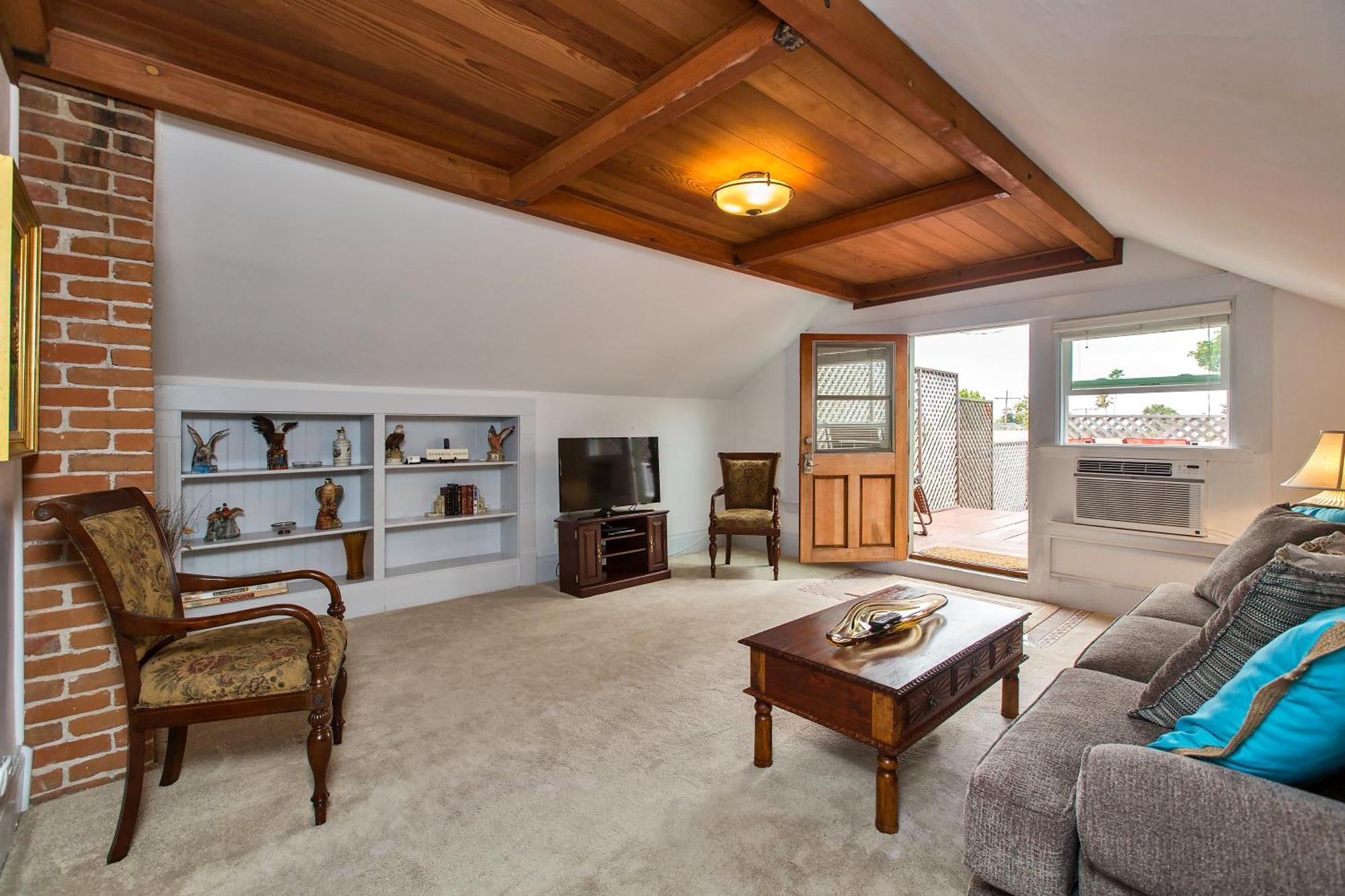 Alameda 3Br Unique Victorian Penthouse With Deck And Outdoor Furniture, Ac, 3 Blocks To Beach & Shopping Center & 2 Free Parking Spaces Exterior photo