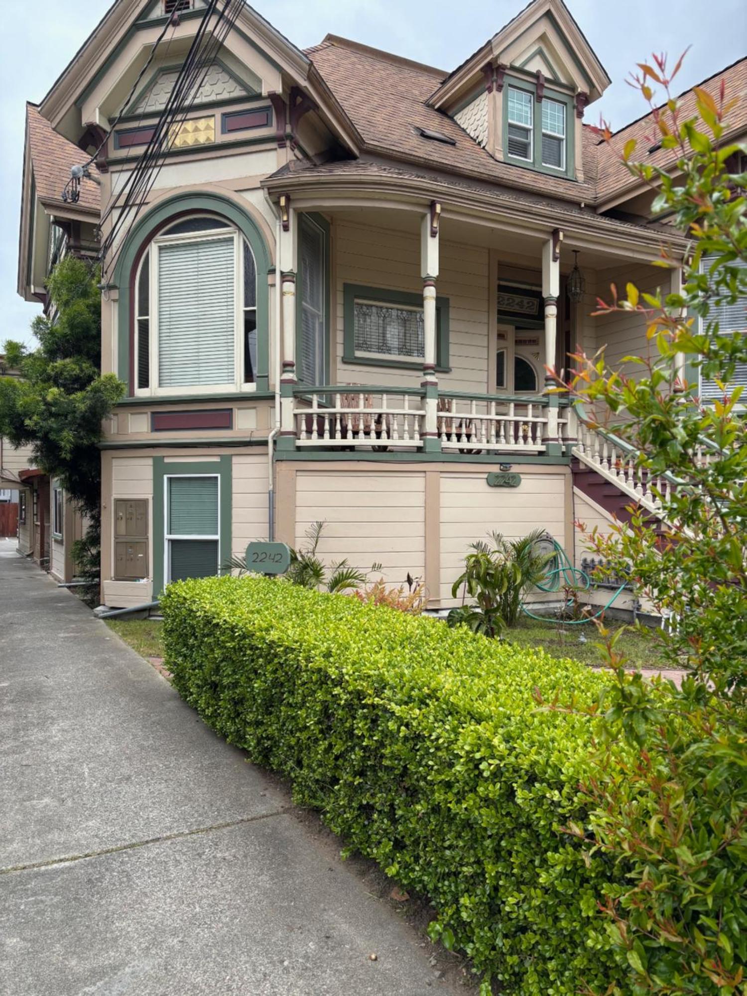 Alameda 3Br Unique Victorian Penthouse With Deck And Outdoor Furniture, Ac, 3 Blocks To Beach & Shopping Center & 2 Free Parking Spaces Exterior photo